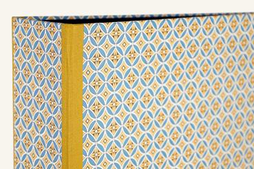 Folder with a geometric pattern, horizontal